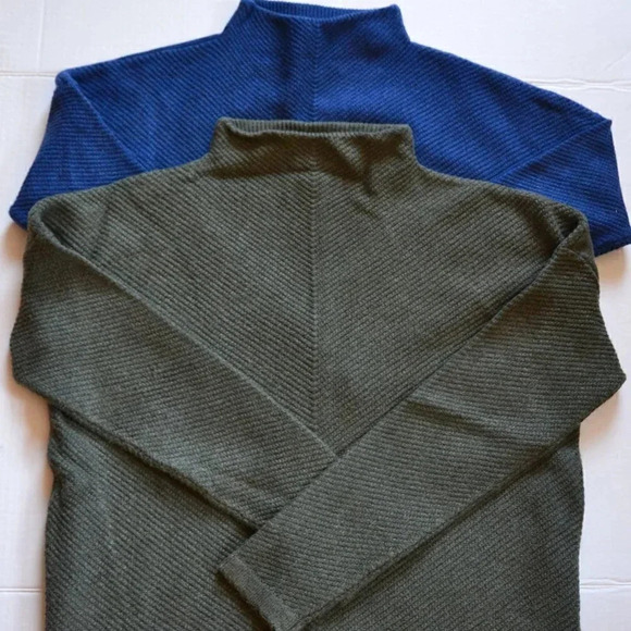 Denver Hayes Knit Sweater Pair - Picture 2 of 11